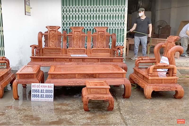 Bàn ghế ăn sang trọng làm từ gỗ Hương